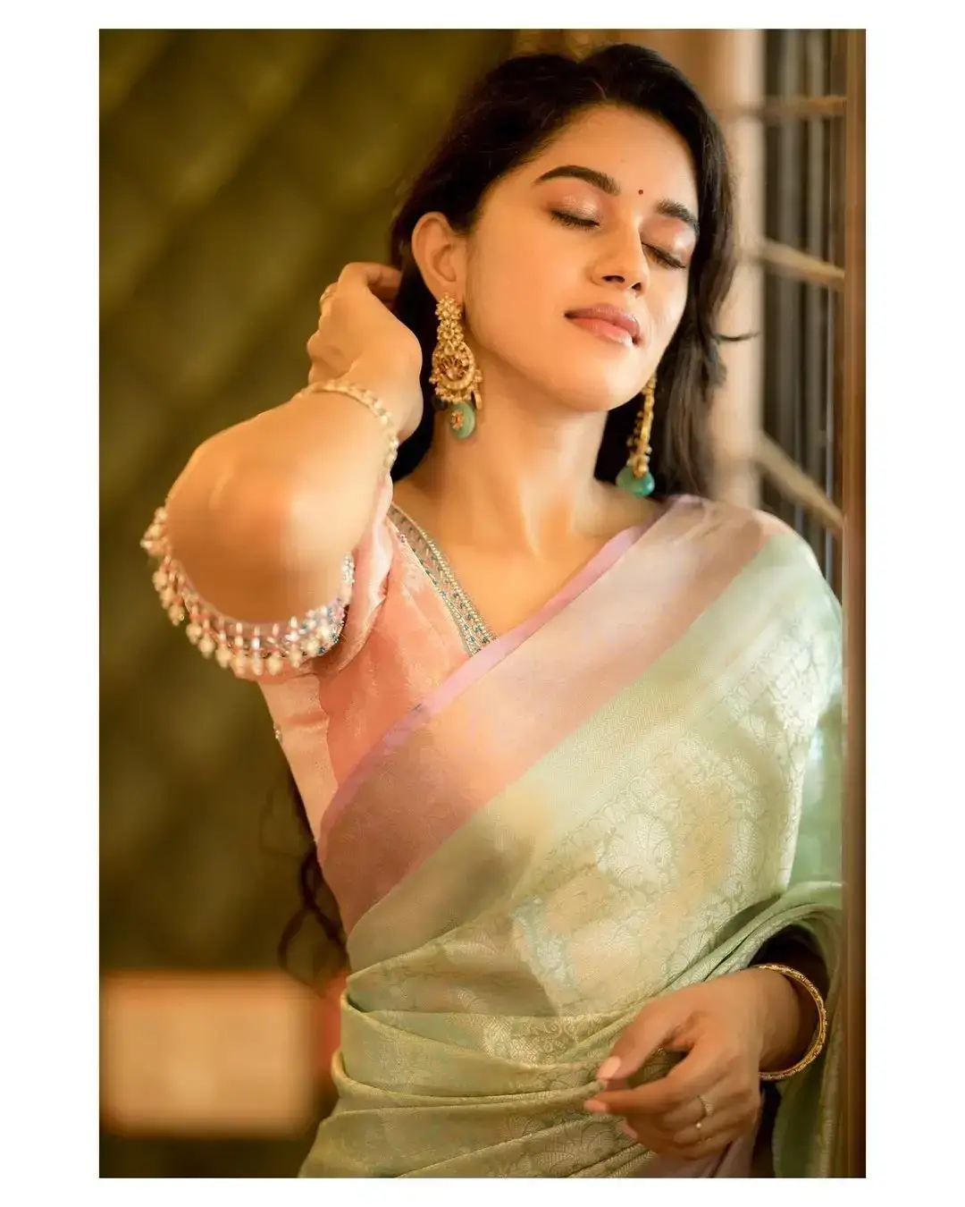 INDIAN ACTRESS MIRNALINI RAVI IMAGES IN GREEN SAREE 2